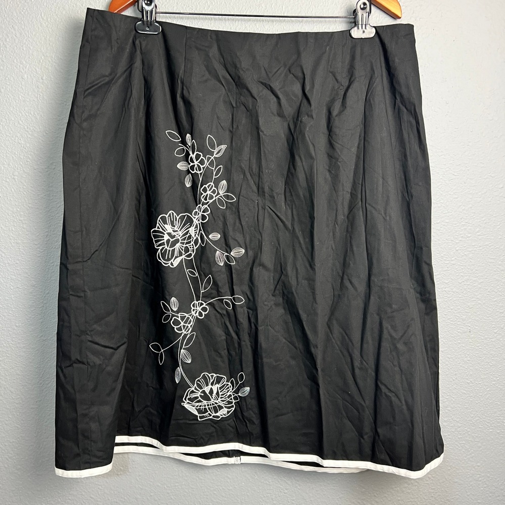 Notations Woman 1X Black White Embroidered Floral A-Line Skirt Cotton Blend NWT‎